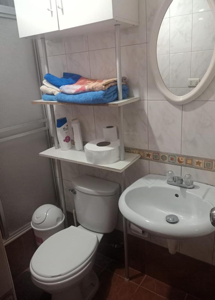 Habitación en casa particular Tu Refugio En La Molina - Privada Con Espacios Compartidos Lima